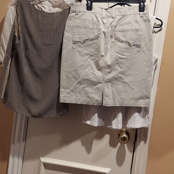 FINALPRICE🔥4 PC bundle 2 skirt tan and 2 top(one mini skirt shorts) - Picture 3 of 17